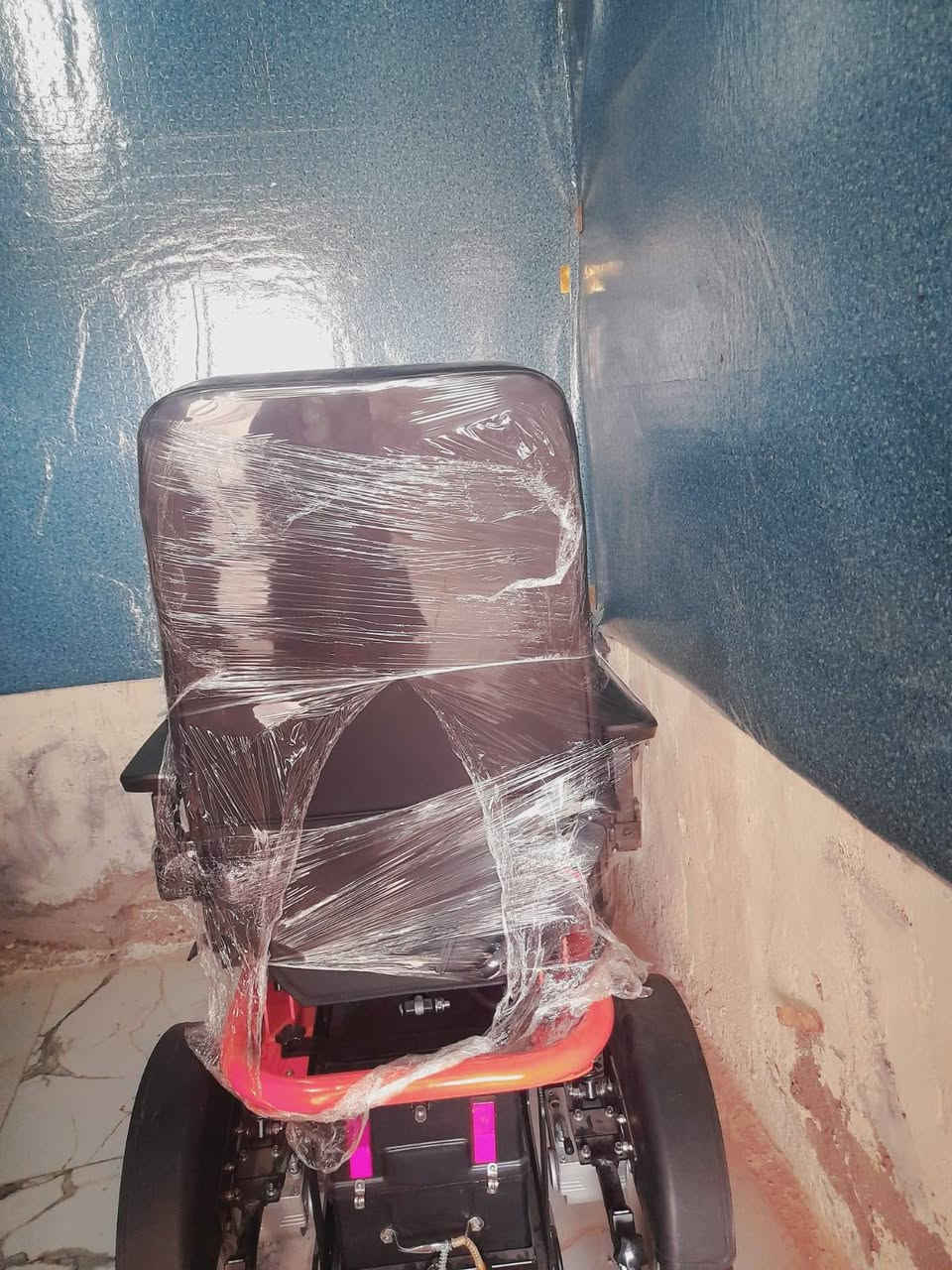 عربانه كهربايه جديده مامستعمله نضيفه للبيع ليريدهه ينتصل عل هاذه رقم ***********
