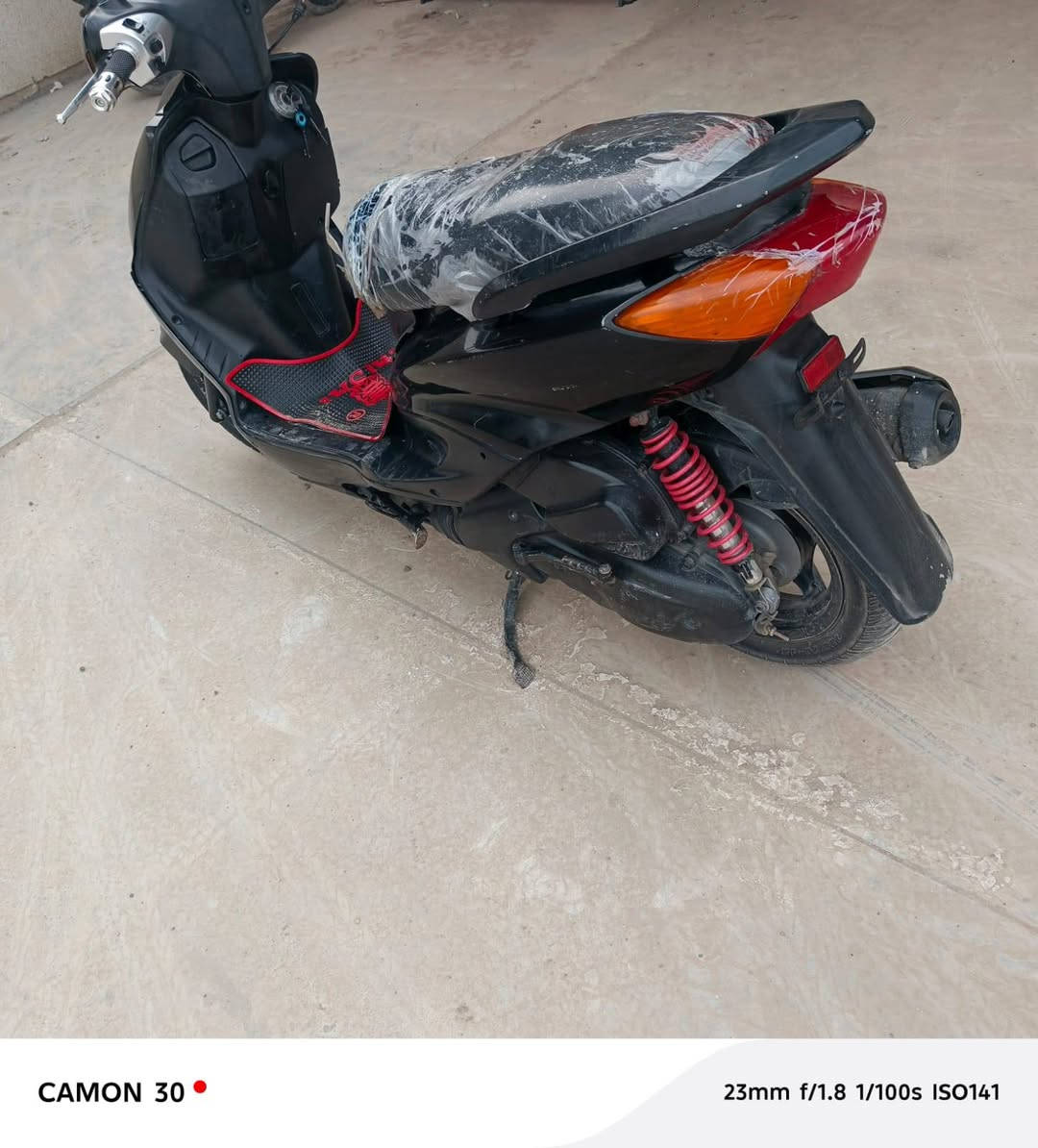 سلام عليكم شونكم شباب عندي سكنس نثيه ما كلك جديده بيها شويه ملاحظات   بيها كابريتر يخربط شي قليل  محرك ما مفتوح بريكات  سرعه 110 صالنصه كله شغال سعر الدراجه 550 وبيها مجال  مكاني ابو غريب حي الصديق ***********
