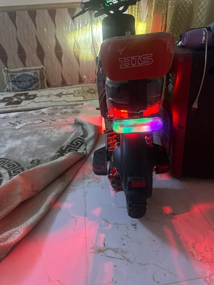 دراجه R9 ماكس لجبلي. ماركه HIS  شاشه ذكيه و شاحنه نضام مروحه تبريد وً بلوتوث و شحن USB بطاريات نتاج سنه 2026 دراجه مديل هم 2026 دراجه ما بيه اي شكال ماخذه ب 750 بس بيه شخوط خفيفه و و سكان شويه معوج مخليه بل ستاند  و كلبه طفل طبعن تاير ماله حجم اكبر من R9 لعادي مثبت سرعه و نضام R رجوع للخلف اربع سرع كيره و سرعته حقيقي 55 تقطع مسافه اكثر 30 كيلو عله سرعه 45

بطاريات 32 امبير جاملغ امامي مكسور سعره 8 بس ما بدلته لن ما فارغ

سعر 400 

مكاني بغداد لحسينيه راشديه

تواصل *********** واتساب
