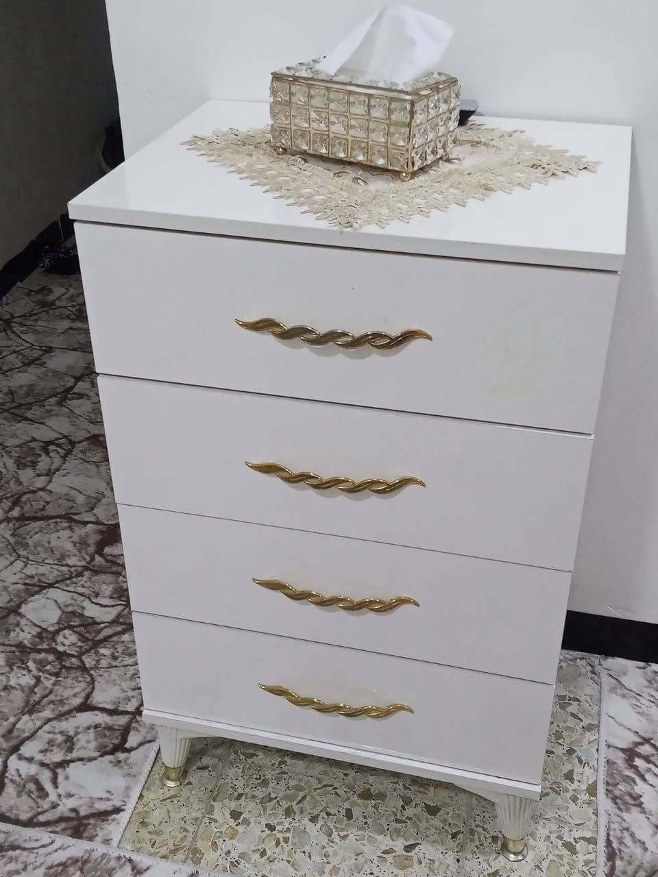 للبيع غرفة نوم اخت جديدة استعمال شهرين

***********
