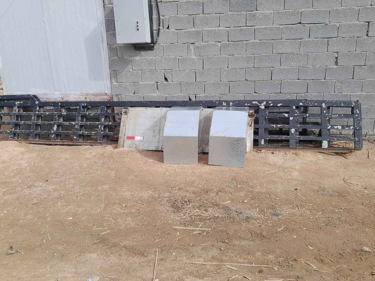 محجر للبيع مال هينو  هاذه رقمي ***********
