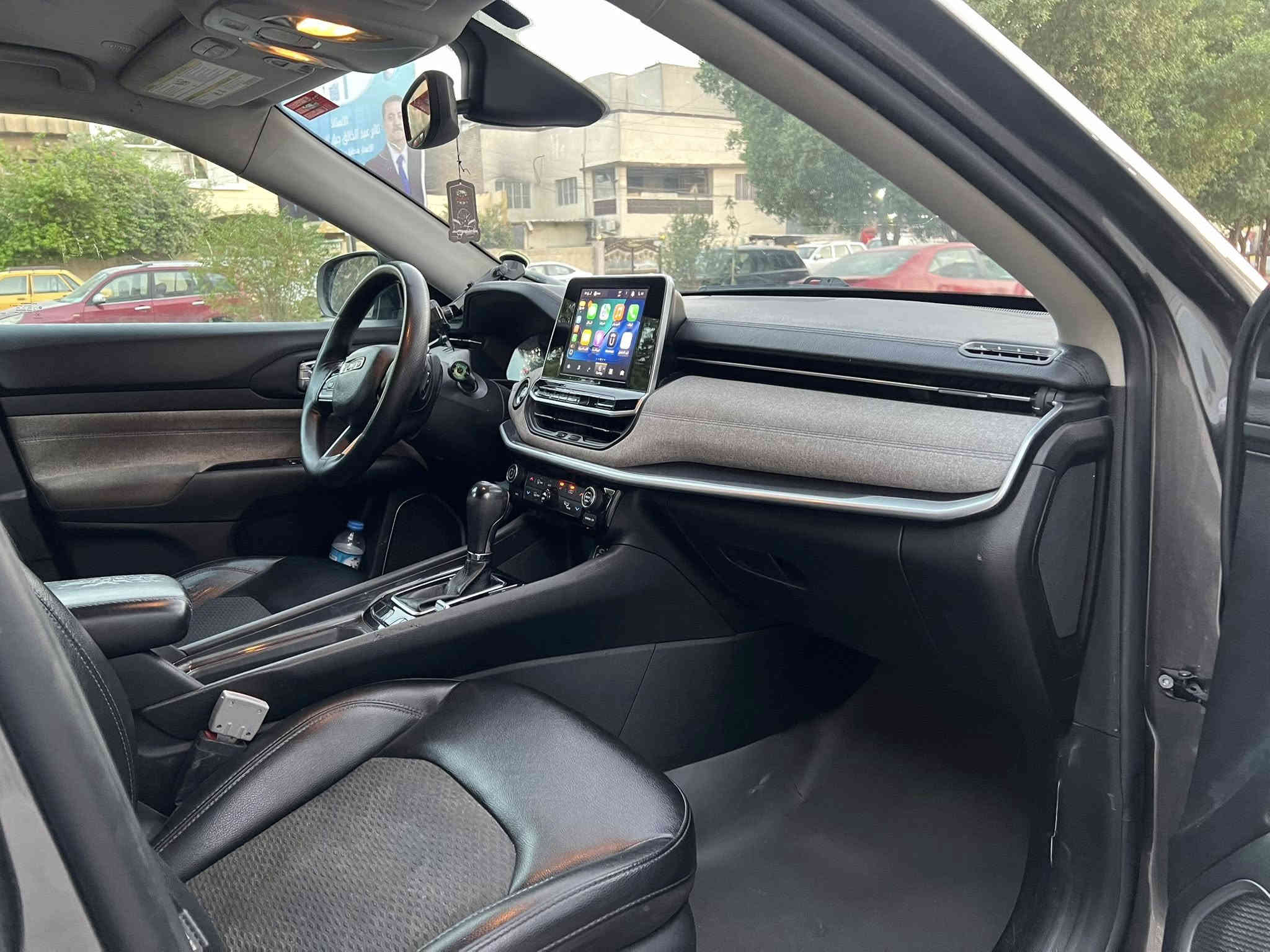 مالمستعجل اخذتها ب 179 رايدها ب 155 بيها مجال مستعجل جداً *********** شارع فلسطين 
🔥 للبيع فوراً: جيب كومباس 2022 – شبه جديدة! 🔥

🚗 المواصفات:
 • 9 سرعات أوتوماتيك ✅
 • فور ويل 4×4 ✅
 • سايد بريك كهرباء 🛑
 • رادار أمامي ونقطة عمياء 🔔
 • شاشة كبيرة مع CarPlay و Android Auto 🎶
 • 5 مقاعد واسعة + شنطة كبيرة 🧳
تبريد قطعتين 

💪 السيارة شبه جديدة، عداد قليل، 

📞 للتواصل بسرعة: (*********** )
