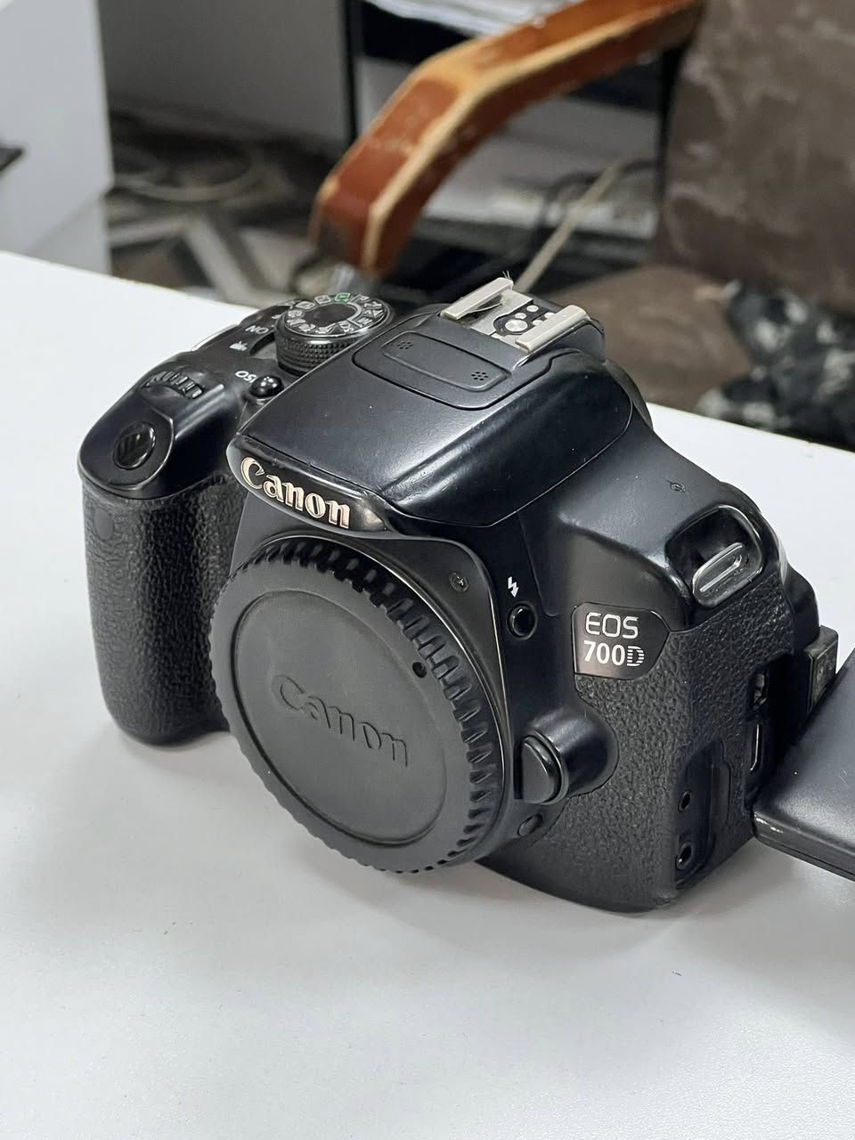 كامرات كانون 700D شغالات 100-100 نضافه 90-100 بيهن مشكله بل فلاش فقط او يصوّرن طبيعي للبيع *********** كاملات ملحقات من كلشي
