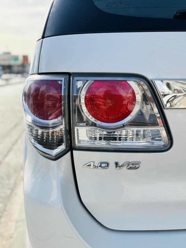 تۆیۆتا - فۆرچنەر  fortuner
شەش پستۆن V6 سێ ریز کوشن
مۆدێل ٢٠١٤ مانگی ٥ 
بێ بۆیاخ بێ سارد بێ پارچە گۆراواو  دەعامی بۆ دەعامی بەشەرت
تەنها ١٣٢ هەزاری حەقیقی رۆشتووە 
گێر و مەکێنە بە شەرت 
تەبرید مەرکەزی
حاسە و کامێرا 
دەبڵ ئەکسڵ 
سوکان ڤۆلیۆم
تەحدید سورعە
دەشبوڵ فۆرمیکا
ئاوێنەی کارەبای
Bluetooth 
Aux
USB
 نرخ : 253 گەڵا و مەجالێکی کەم
ژمارەی تەلەفون : ***********

تويوتا فورتشنر (Toyota Fortuner) موديل 2014
• المحرك: 6 سلندر (V6)
• الموديل: شهر 5 / 2014
• المسافة المقطوعة: 132 ألف كم (حقيقي)
• حالة البدن: خالية من الصبغ، خالية من التعديل البارد، ولا يوجد أي قطعة مستبدلة (من الدعامية للدعامية بشرط الفحص).
• المواصفات الفنية:
• الكير والمحرك بشرط الفحص.
• نظام دفع رباعي (دبل اكسل - 4x4).
• تبريد مركزي (3 قطع).
• تحكم ستيرن (فوليوم).
• تثبيت سرعة (كروز كنترول).
• حساسات خلفية وكاميرا.
• مرايا جانبية كهربائية.
• داخل فورمايكا.
• نظام صوتي: Bluetooth، Aux، USB.
• 3 صفوف مقاعد.
السعر: 25,300$ (253 ورقة) مع مجال بسيط.
للتواصل والاستفسار: [hidden information]
