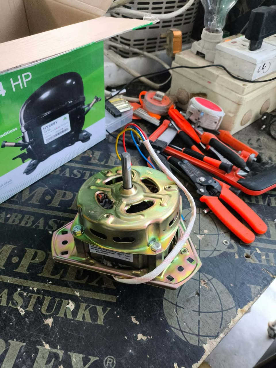 السلام عليكم 
طبعا الاخ تصليحه. فدشي. وابد ميأخر والكم خصم. اليكله من طرف ريتا 🙂
    ورشة محمد أبو كيان الكهربائي   لتصليح الأجهزة المنزلية غسالات صوبات كهربائية نفطية مكانس كهربائية رافعات في حي الحسين شارع الموكب فرع محمد أبو كيان الكهربائي ويوجد لدينا خدمة تصليح موقعي للاستفسار اتصل على *********** محمد أبو كيان 
*********** حسين علي
