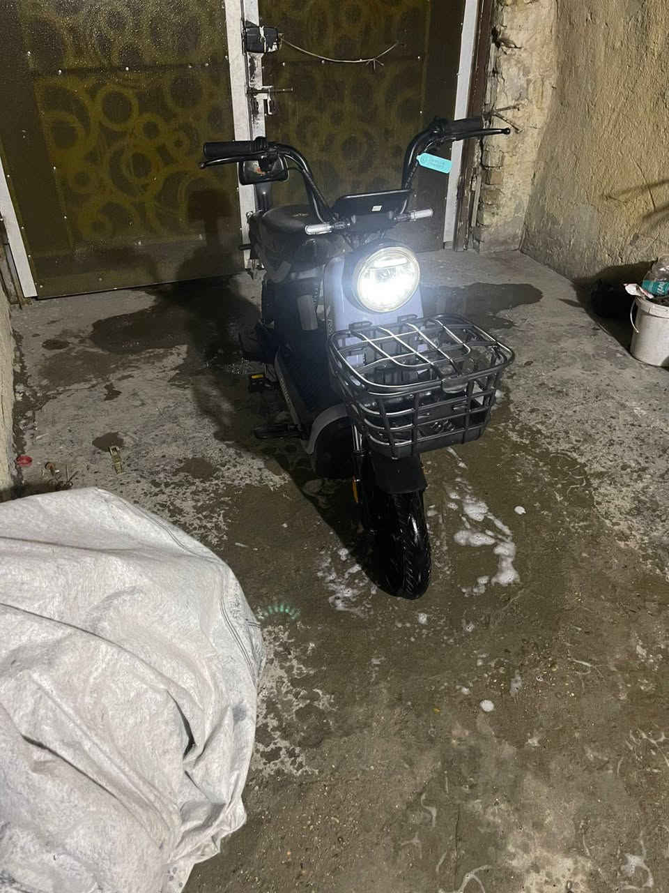 دراجه شحن الريان للبيع حجم 14  نضام بارك 2025سويجين وبصمه تشغيل عن بعد قفل تاير نضيفه كلش استخدام قليل كلش اربع بطاريات ما تصرف شحن الشحنه تمشي فوك 35 كيلو شاحنه الاصليه GT السعر 300 وبيه مجال حك الجيه المكان بغداد الدوره ابو دشير الرقم ***********
