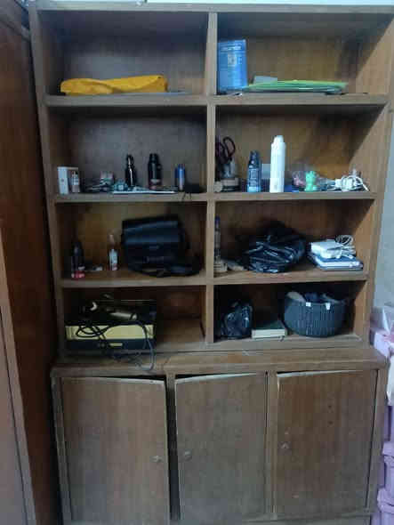 معرض للبيع كامل قطعتين نضيف وتوجد أيضا جربايه نفرين ومكتبه للبيع السعر 100 الف وبيهن مجال ‏‪***********‬‏
