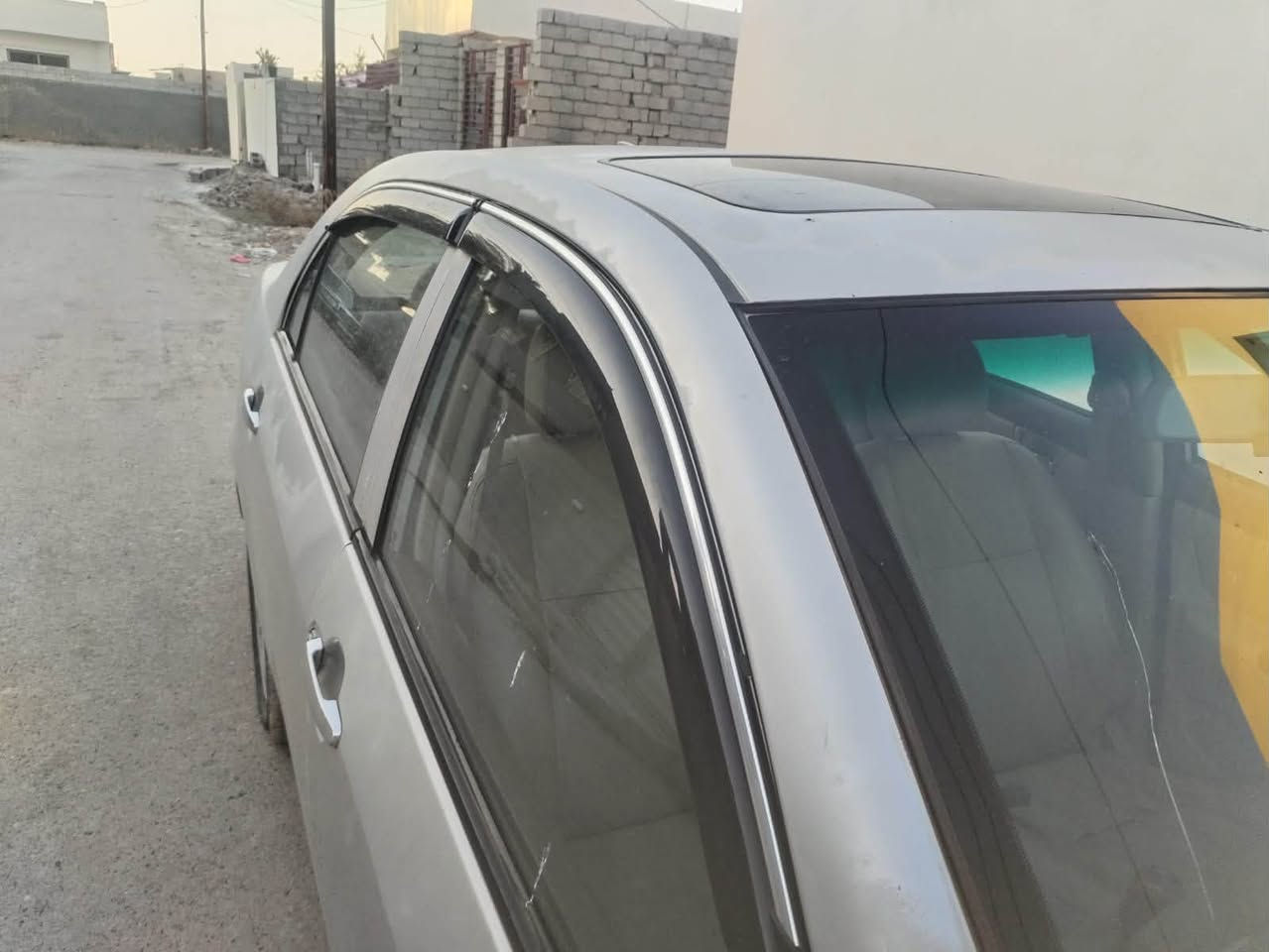**للبيع BYD موديل 2013**
السلام عليكم، للبيع سيارة **BYD موديل 2013**، تبريد شغال سنويه لحد 2031 سياره حلوه وناعمه سياره بأسمي رقم واسط الانكليزي الجديد سعرها 47 وبيها مجال

السيارة استخدام شخصي ومحافظ عليها، محركها وكيرها بحاله جيدة، والسيارة جاهزة للفحص بأي مكان يختاره الزبون.

للتوضيح بكل أمانة: السيارة *بيها جراد بسيط*و*خيط تبخير*فقط، وهذا الشيء مو مخفي ومذكور حتى يكون المشتري على بينة من البداية. غير هذا، السيارة تخدم وما تحتاج مصاريف مستعجلة.

السيارة مناسبة للي يريد سيارة اقتصادية وعملية للاستخدام اليومي، وسياقتها مريحة، وما بيها أي ملاحظات غير المذكورة. البيع بسبب تبديل السيارة، وما عندي أي مانع من الفحص والمعاينة قبل الشراء.مكان السياره بغداد المدائن

***********
