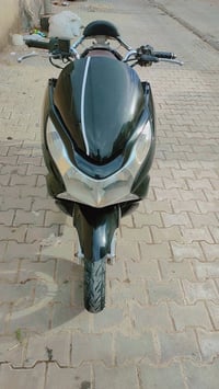 للبيع الدراجه pcx المكينه 125 السعر خاص  الرقم 07814073495