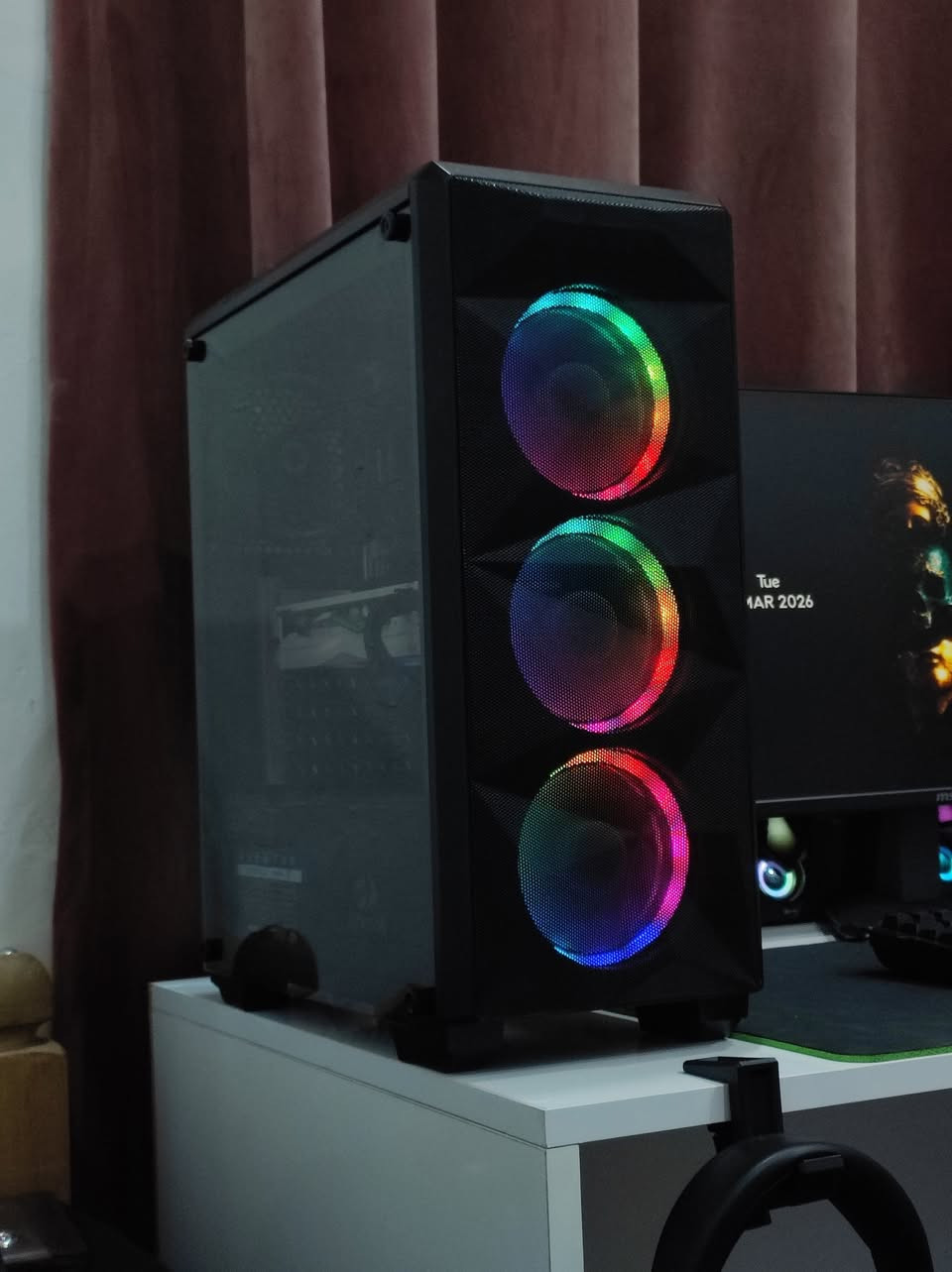 السلام عليكم

📝  ( PC GAMING )

  💻 مواصفات:/
  ▫️ CPU:/ { AMD RYZEN™ 5 3600 6-CORE, 12-THREAD }
  ▫️ GPU:/ { AMD™ RADEON® RX 580 8GB WHITE 2FAN RGB 57℃ }
  ▫️ M.B:/ { AMD MSI B450M-A PRO MAX / M.2  } 
  ▫️ RAM:/ { 16GB - DDR4 }
  ▫️ P.U.S:/ {  650W 80+ BRONZE  } 
  ▫️ STORAGE:/ { SSD 128GB + HDD 500GB  }
  ▫️ CASE:/ { RED🐉RAGON 4FAN  }

📝 المعالج يعادل i5 جيل 11/10 تقريبا ب الاداء متغير حسب الالعاب
  ▫️ ويدعم كسر السرعة لاداء اقوى بعد
 
💰 السعر: 445,000 دينار عراقي 🔒
📍 مكاني: بغداد - الأعظمية
🚚 التوصيل: بغداد (5 آلاف) | المحافظات (6 آلاف)
📞 رقمي: ***********
