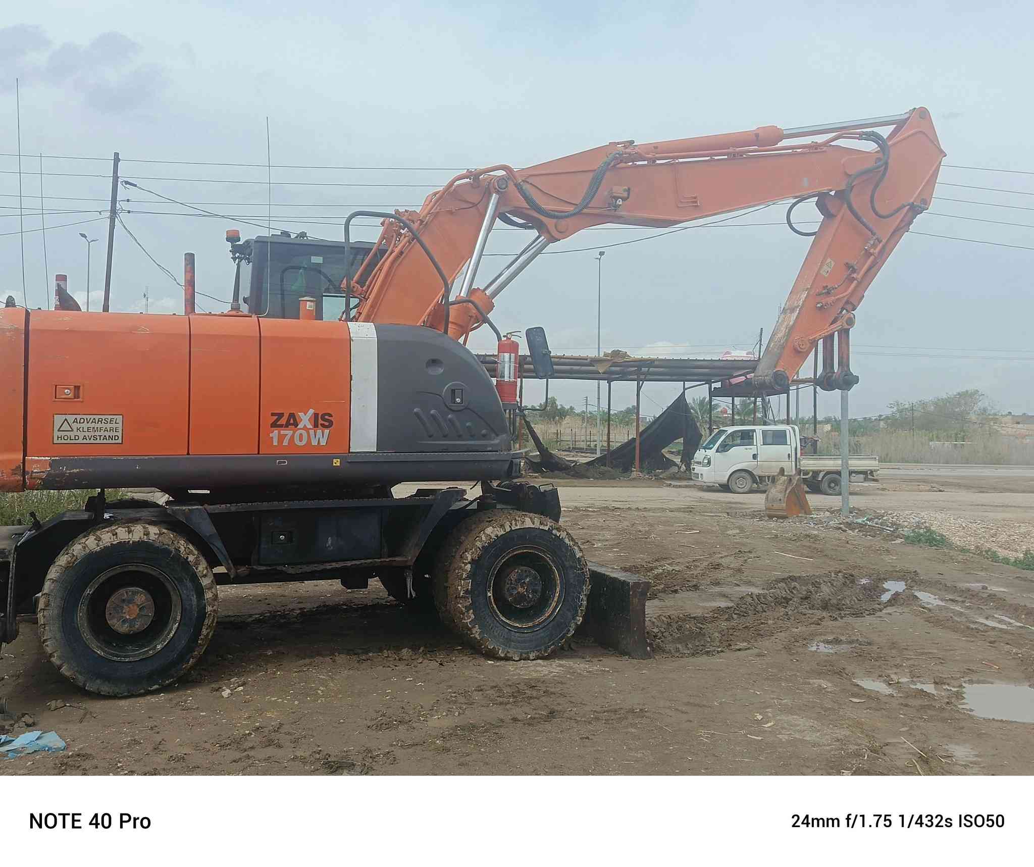 حفارء. لبيع. 2008.مكفول.كفال.عامء
***********
