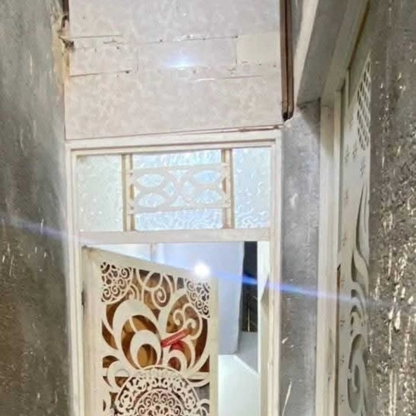 بيت زراعي ركن للبيع…
الموقع :حي الشموع نزلة مدينة الالعاب 
المساحة :100م
المحتويات :غرفة +وصالة +ومطبخ +ديوانية +صحيات داخلية وخارجية 
نوع البناء :طابوق +سقف كونكريت (بناء حديث) 
السعر 65مليون وبي مجال 
للاستفسار 
*********** 

مكتب الجوادين للعقار
