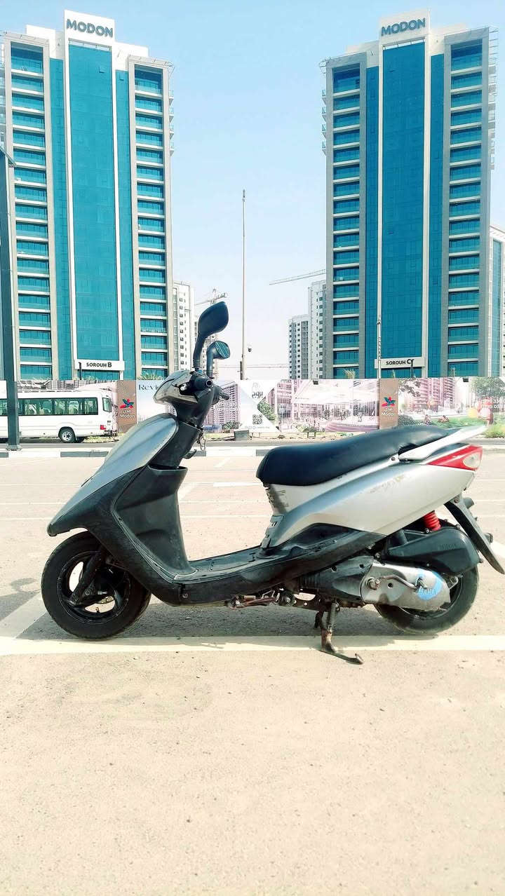 سلام عليكم دراجه بريز للبيع كهربائيات شغاله وسلف شغال وشلعه ومعدل اوراق موجوده تخم تايرات جديد المكان بغداد السعر خاص رقم ***********
