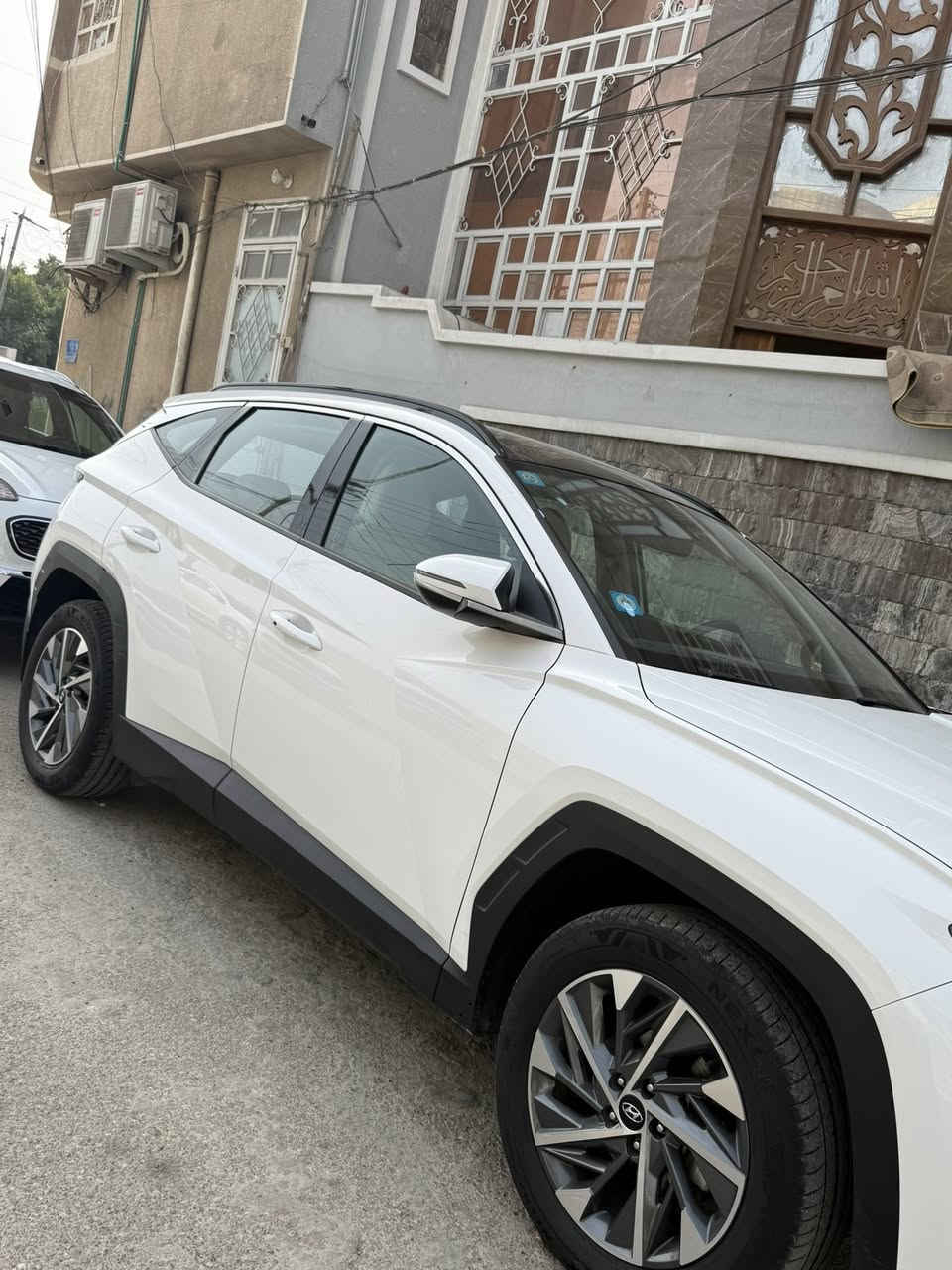 السلام عليكم من رخصة إدارة الكروب عندي توسان موديل 2024 خليجي ماشيه 27 الف فول بنو راما كراسي كهرباء داخل ابيضّ بدون صبغ بيها مكانين بارد قليل السعر 213 ورقه رقم الموديل *********** مكان السياره بغداد البلديات
