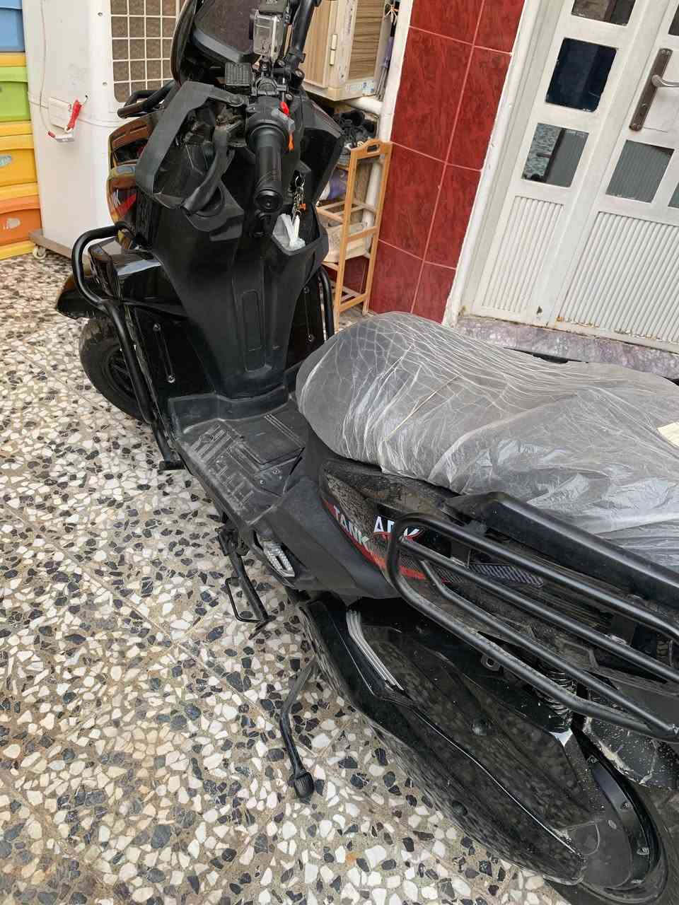 السلام عليكم
دراجة نوع اباتشي من شركةABK
ملف 2000
سرعه85
عدد دورات الشحن14مره فقط
تاير نوع/ تايلندي
نوع بطارية ليثيوم (فوسفات الحديد)30امبير و72v
ماشيه800 كيلو متر
دراجة جديدة صارله4اشهر يمي
ونضيفه فقط غسله يرادلها 
سعرها 1450بيها مجال حك الجية 
مكاني بغداد


**إذا كنت صاحب هذا الإعلان وتريد حذفه لأي سبب، رجاءا أرسل رسالة إلى الدعم الفني**