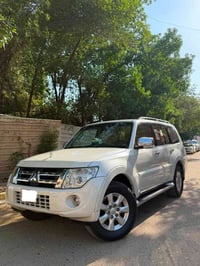 باجيرو 2014 حبتور  كشنات جلد وتحكم اثنين ماشيه 90 الف كيلو  السيارة كف...