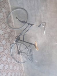 أنا أبيع بايسيكل مستعمل بحالة جيدة. الإطار الخارجي قوي والمقعد مريح، م...