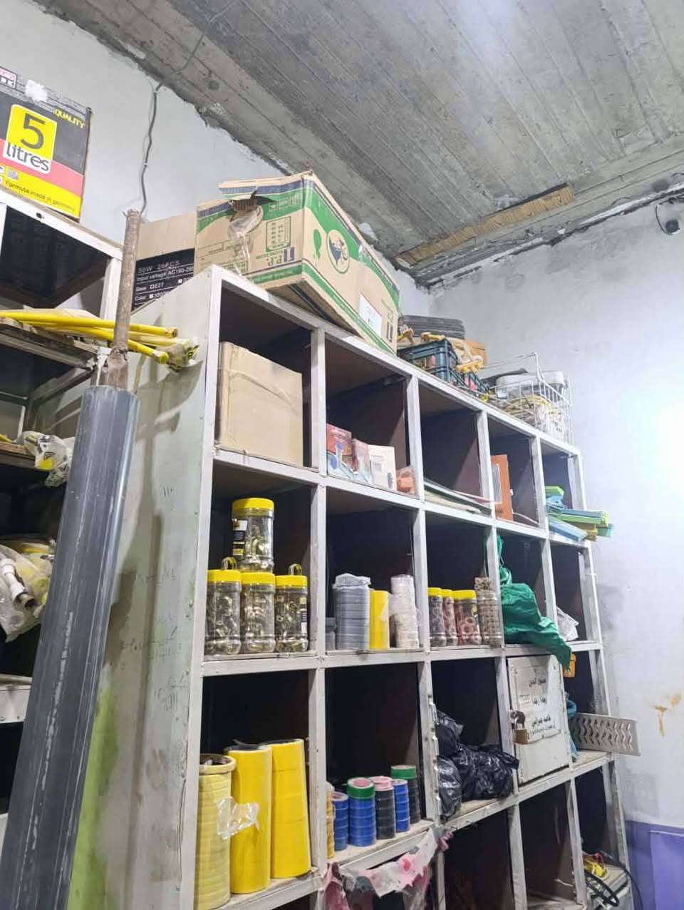 يالله محل انشائيه للبيع بشارع المطار الجديد بدايه شارع الشفلات السعر ثلاثه مليون ونص بس الغراض والمحل اجاره 150الشهر  اي استفسار اتصل وبيك خير ودلل ***********
