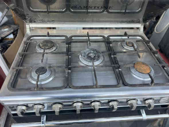 طباخ ايطالي ARSTONE غني عن التعريف كله شغال وعلى الفحص شرط نظيف جدا مكاني ديوانية مركز ***********
