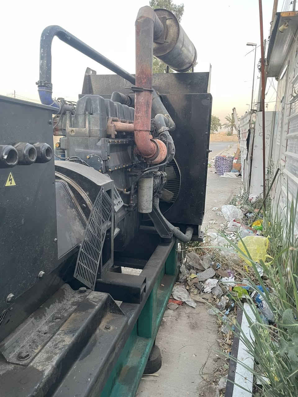 السلام عليكم
سكنيا 94 قبق حديد 
توليد 200 KV
برودكشن ميكانيك 
المولده مجفته جديد لا تبخير لا تنقيص 
بيهه فطر بلسلندر ملحوم لا يمه مجره مي ولا دهن مكان مي ئثر مثل مموضح بلصوره 
السعر 55 
***********
