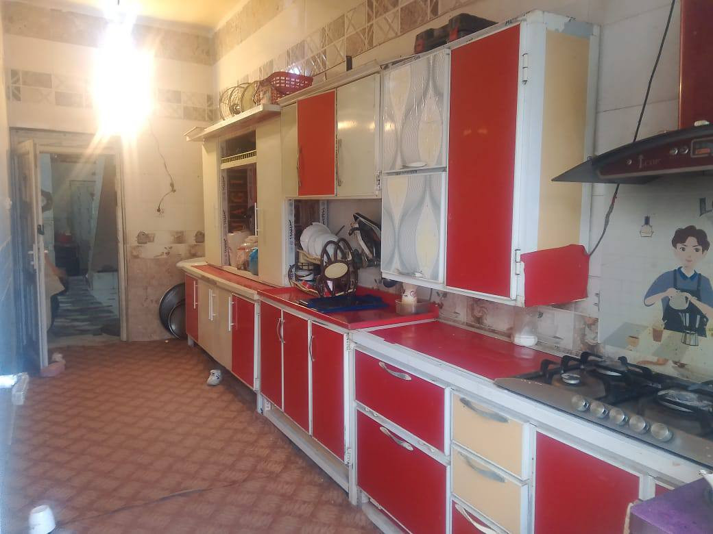 بيت البيع مساحه 125طابقين بحي الأمين يم سواق روف وال عنده الاستفسار يتصل على الرقم ***********
