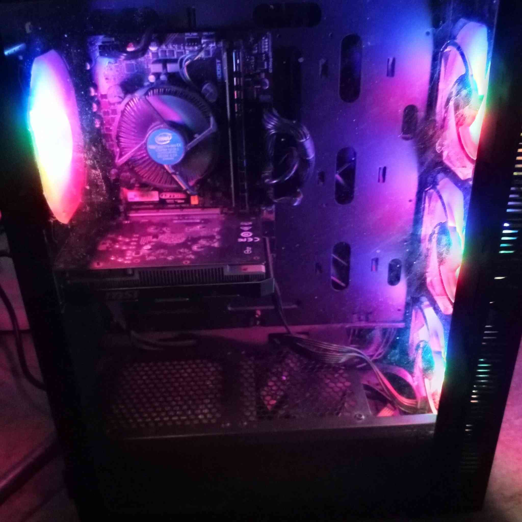 سلام عليكم
تجميعة للبيع 

معالج core i5 9f 

كرت شاشة gtx 1650 4g

RAM DDR4 16 GB

M.2 256GB

PWR 650

شاشة MSI 300Hz

عنوان بغداد حي العامل سعر 600

للتواصل:***********
