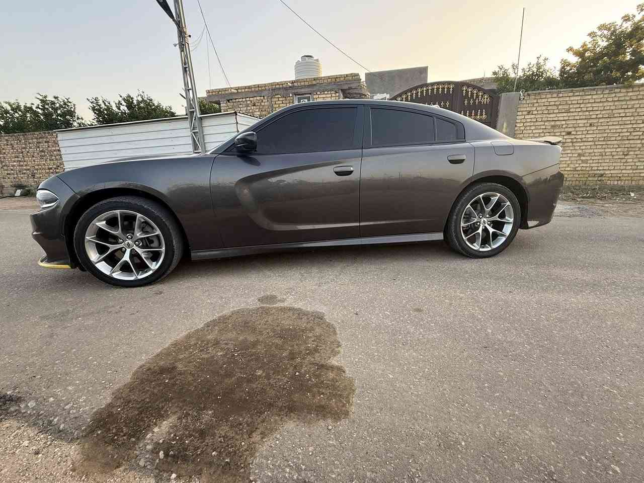 جارجر gt لبيع موديل 21 رقم اربيل باسمي السياره وارد امريكي الحادث جاملغ وكما مرفق بالصور ماشيه 76 الف كيلو  السياره جديده تخدم تاير وكذلك حداديه جديده السعر المطلوب 230 وبيها مجال مكان السياره بابل القاسم  
رقم الهاتف ***********
