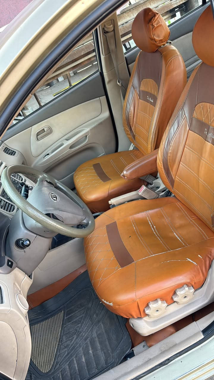 ريو 2008. بدون قطره صبغ ماشيه 160 السياره فوك متصور نضيفه للاستفسار ***********
