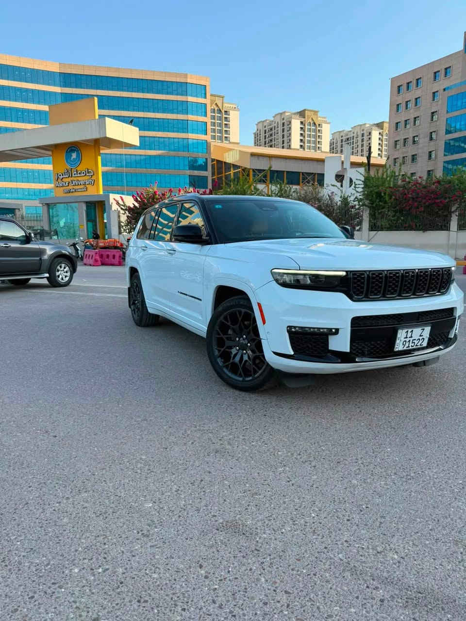 للبيع
‏Jeep Summit 2023 

جيب سوميت 2023 – 

•   🛣️  المسافة المقطوعة    - 37 K

------------------------------------------------------------ 
✅ المواصفات :

موصفات خيالية شكو ابالك موجود بيها 
-مساج
-تدفئة 
-تبريد 
-بانورما 
-دادشو 
-ثلاث شاشات امامية و 2 شاشات خلفي و 5كامرات داخليه 
-منظور ليلي رادارد قيادة شبة ذاتية فول يعني 
-خزن بل كشنات 
-ستائر خلفية 
-نظام تعليق هوائي 
-مراية كامرة 
-وضعيات قيادة 
-سماعات بوز 
-كراسي منفصله 
وبعد هواي موصفات الكل يعرف هذا فئة ما ينقصة اي شي من موصفات 

الرقم ؛.   ***********

