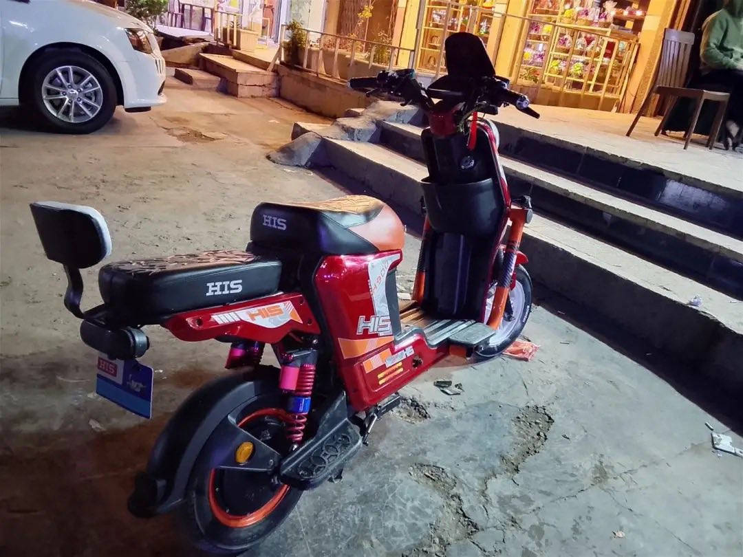 سلام وعليكم دراجة شحن للبيع نوع H900
دراجة مستعملة نضيفة بطاريات خمسة اربع نضاف وواحد نص عمر تعبان شوي
اماً غير مشكله مابيها تجي كامله سله بايدرات بس اني شايلهن وضامهن مكان بغداد الشعب السعر 300 مجال للطيبين رقم تلفون ***********
