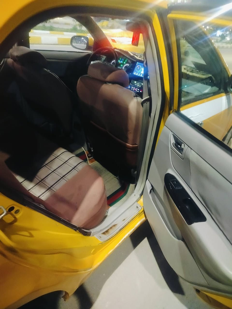 يالله سلام عليكم جلي موبل موديل 13 مكينه وكير كامري ابو جف اوتماتيك سعرها 25 عليها 600 ينزل من السعر يعني يصير سعرها 21 وبيها مجال  رقم بغداد تحويل شوكت ما يعجبك
شباب اقرا تفاصيل للاخير يلا تتصل 
مكينه وكير كفاله سياره ترايه كلش حلو تحوير بغداد يعني ما تحس نفسك صاعد سياره محوره سياره صاروخ ما شاء الله
حداديه جديده صار اسبوع من كملتها باور ومشط ماي يخبل
كهربائيات عامه شغاله شاشه سماعات مضخم جام اربعه كهربائي شغال
تبريد منظومه كامله بديها حلو مكفول من الضربه القويه ملكطه خياسته ومرشوش قواعد دبل ع بلاد كلش نضاف غرفته ع وضع الشركه كلش نضيفه
سياره جاهزه بوجهك لشارع وسعرها بسعر سايبه بيه تلحيضات بسيطه 
مكانه ناصريه مركز شراي اتصل وبخدمتك 
***********
