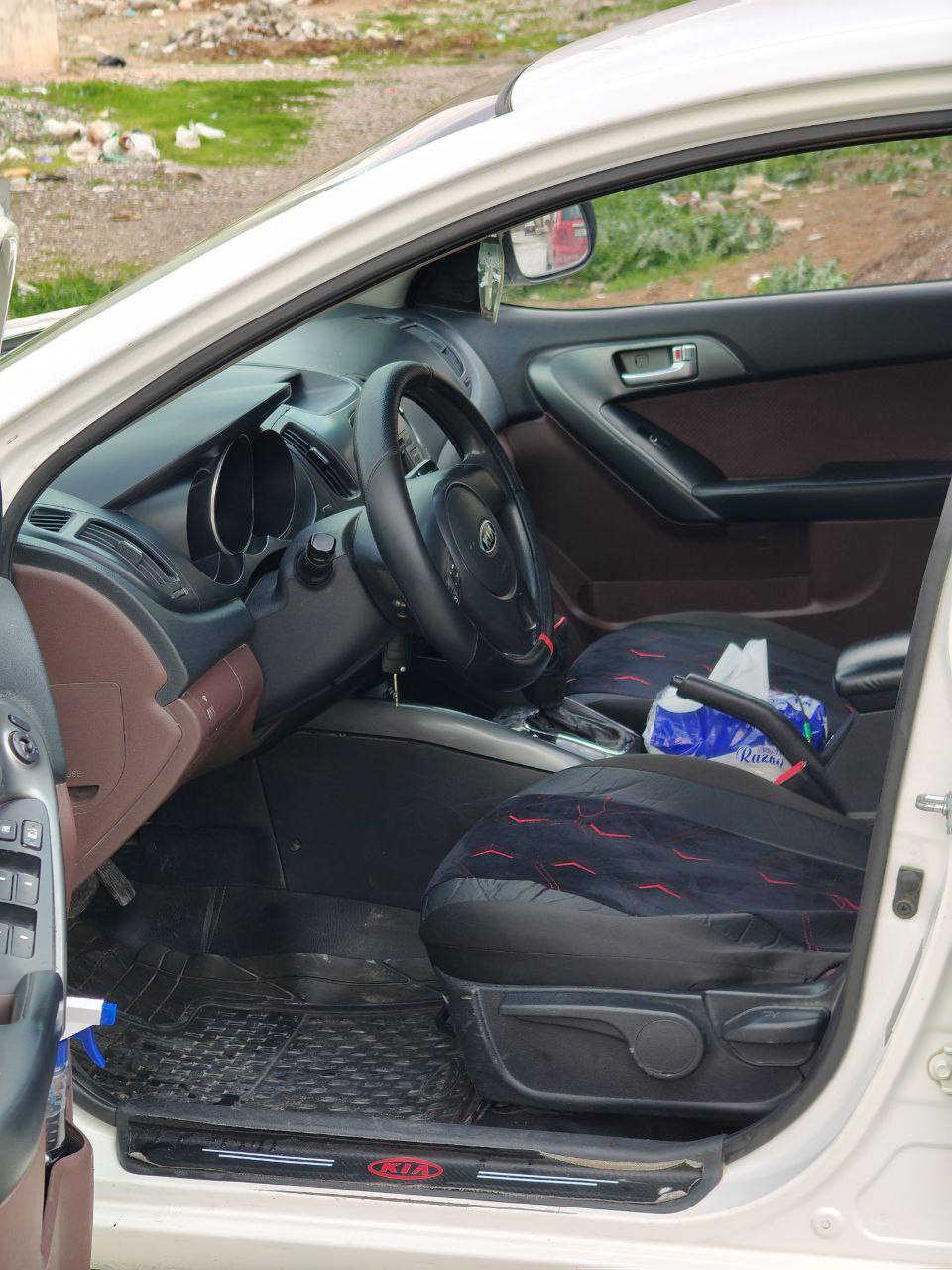 السلام عليكم
للبيع كيا سيراتو موديل ٢٠١١
رقم دولي شرط التحويل 
الضرر قطعتين وربع بوند
الهاتف ***********
