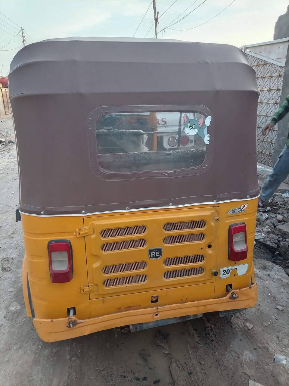 سلام وعليكم لبيع تكتك 20 نضيفه خير من الله ما بيه خياسات بلادي ما معمره شراي تصل بيك خير وتدلل ***********
