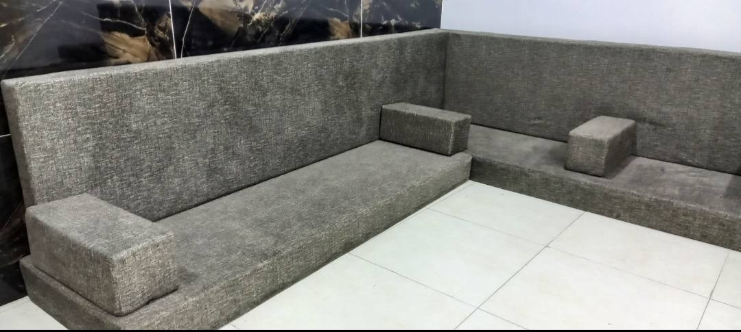 ديوان أرضي جديد وغير مستخدم
٣ قطع   ارضية و٣ قطع ظهر 
مع لولة عدد ٦ 
قطعتين  مترين و ٥  سم 
وقطعه واحدة متر و٩٥ سم  
ارتفاع عن الارض ١٦ سم 
سمك الظهر ١٠ سم  عن الحائط
عرض ال لولة ٢٠  سم 
نوع الاسفنج   اسفنج تخم عربي  درجة أولى    ضغط عالي    والقماش باربي درجة أولى مميز قماش خاص مال ديوان  بالحقيقة اللون أحلى اللون زيتوني طوخ 
السعر ٣٠٠ وبي مجال بسيط 

المكان الحرية


**إذا كنت صاحب هذا الإعلان وتريد حذفه لأي سبب، رجاءا أرسل رسالة إلى الدعم الفني**