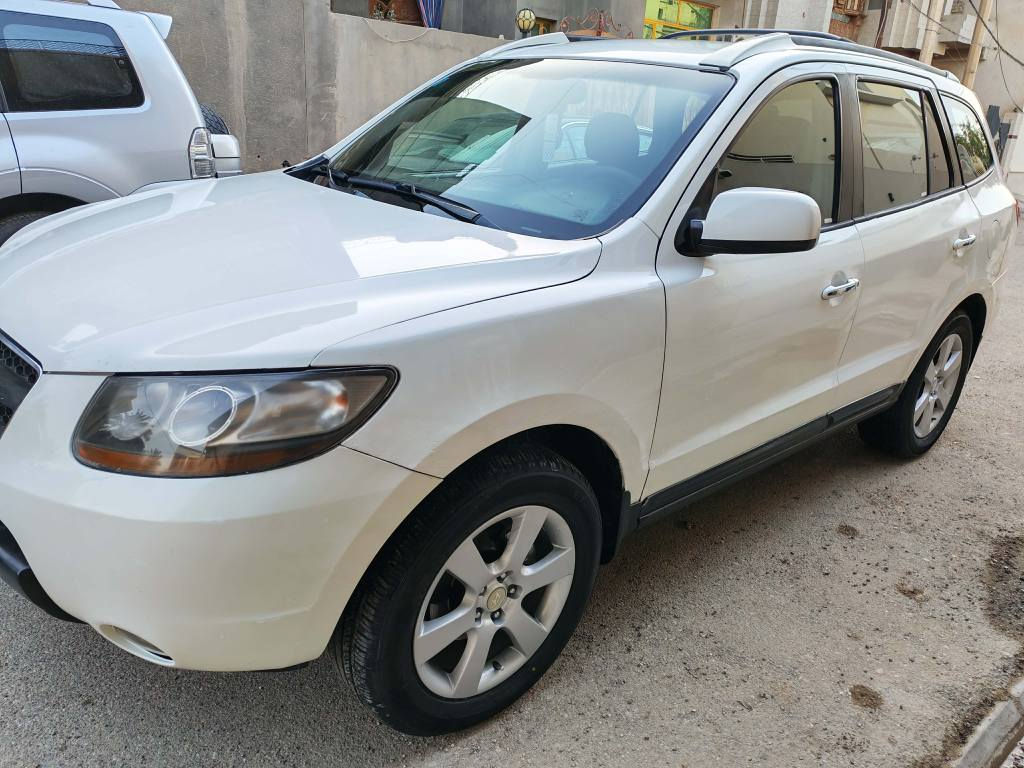 سنتافي مديل 2007  وارد أمريكي مواصفات فول عدا الفتحة والبصمة 
كشنات جلد 
كشنات تدفئة 
كشن كهرباء 
وباقي مواصفات معروفة جاهزة السيارة مابيه اي نقص 
محرك 6 سلندر 7 راكب 
بيها صبغ موضح في السونار المرفق 
رقم مميز ذي قار 3 أرقام 
للإستفسار على الرقم *********** الرميطة, المثنى
