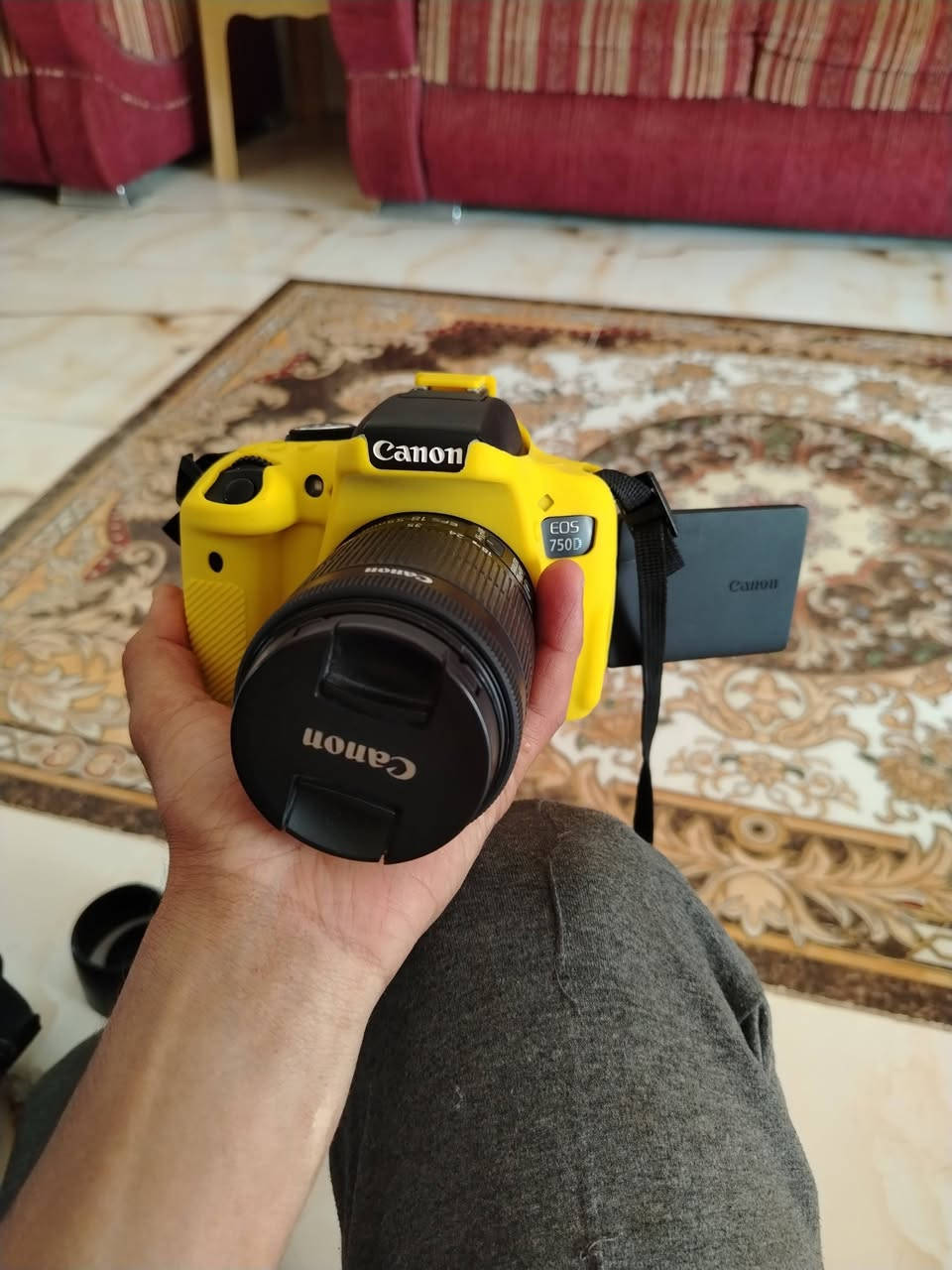 📸 Canon EOS 750D + عدسة 50mm Macro
🔹 24.2 ميجابيكسل (APS-C)
🔹 تصوير فيديو Full HD
🔹 شاشة لمس قابلة للدوران
🔹 19 نقطة تركيز تلقائي
🔹 تصوير متتابع 5 صور بالثانية
🔹 تدعم عدسات Canon EF / EF-S
🔹 تدعم NFC لربط سريع
🔹 نقل سهل للصور أثناء التصوير
🔹 مناسبة للتصوير والربح من السوشيال ميديا والمشاريع
المتوسطة "
🎯 مع عدسة 50mm مايكرو احترافية
✔ ممتازة لتصوير البورتريه
✔ عزل خلفية قوي (بوكيه جميل)
✔ مناسبة لتصوير التفاصيل والمنتجات
📦 الكاميرا كاملة مع جميع الملحقات
( بطارية عدد (٢)  _ حزام _ جنطه) 
بحالة ممتازة جداً
سعر ٦٥٠ الف وفرصة ممتازة وقابلة للتفاوض البسيط.


**إذا كنت صاحب هذا الإعلان وتريد حذفه لأي سبب، رجاءا أرسل رسالة إلى الدعم الفني**