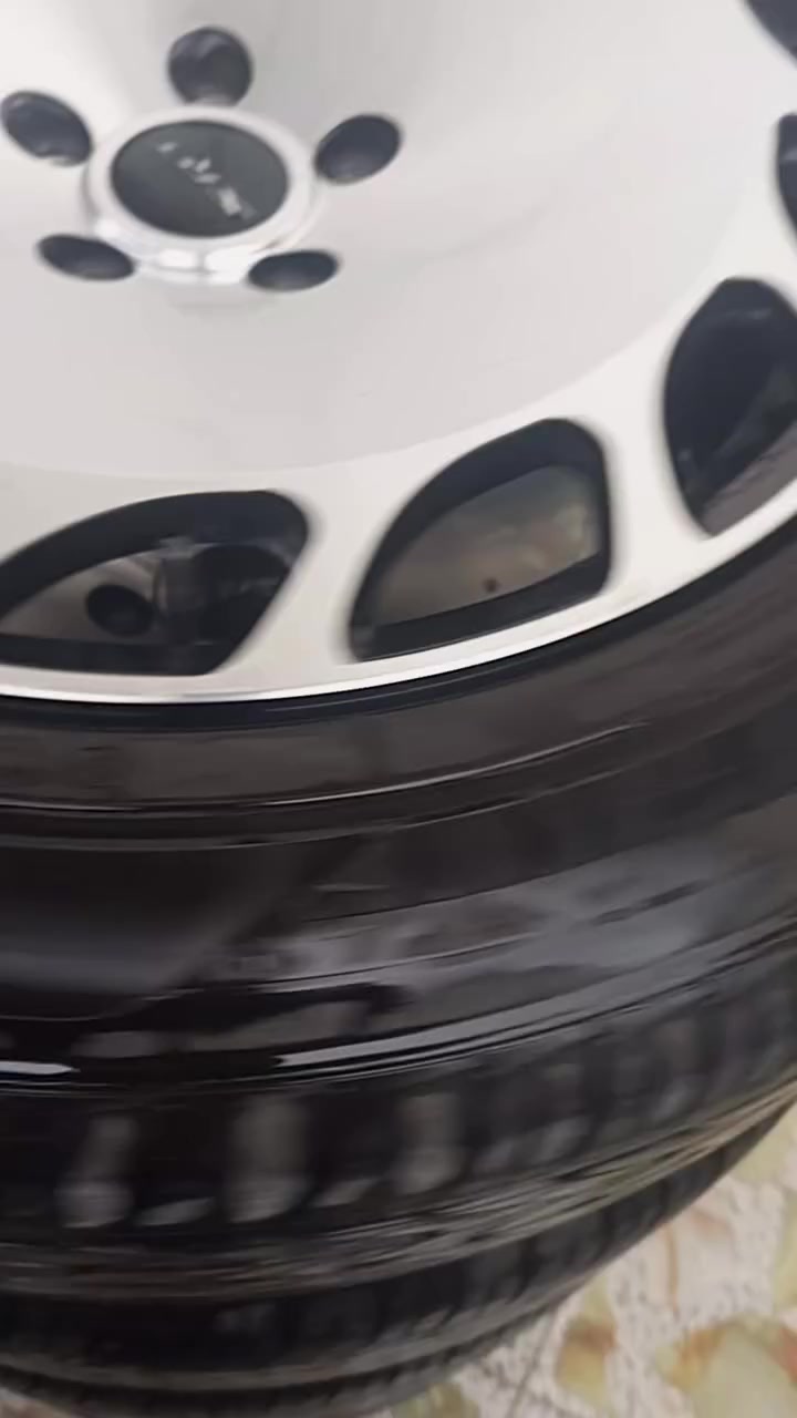 *********** سلام عليكم تخم ويل  اس ار تي  مع تخم تاير جديد قبل سبوع شادهن ويل١٨ جديد كلش مابي لا عواج ولا فطر كلش جديد سعره ٦٥٠ وبي مجال يرهم جارجر اوباما مكاني طويريج
