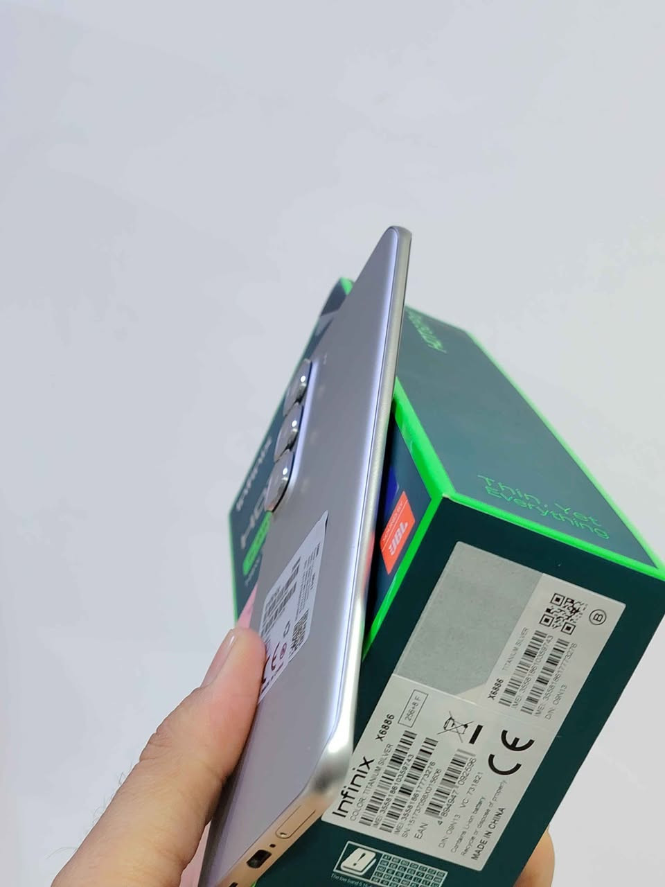 السلام عليكم للبيع انفنكس هوت 60 برو بلس استخدام قليل  كامل ملحقاتة الاصليه جهاز حاله حال جديد ذاكرة 256 جهاز قوي بالمواصفات السعر 250 الف وبي مجال مكاني بصرة *********** البصرة, العراق
