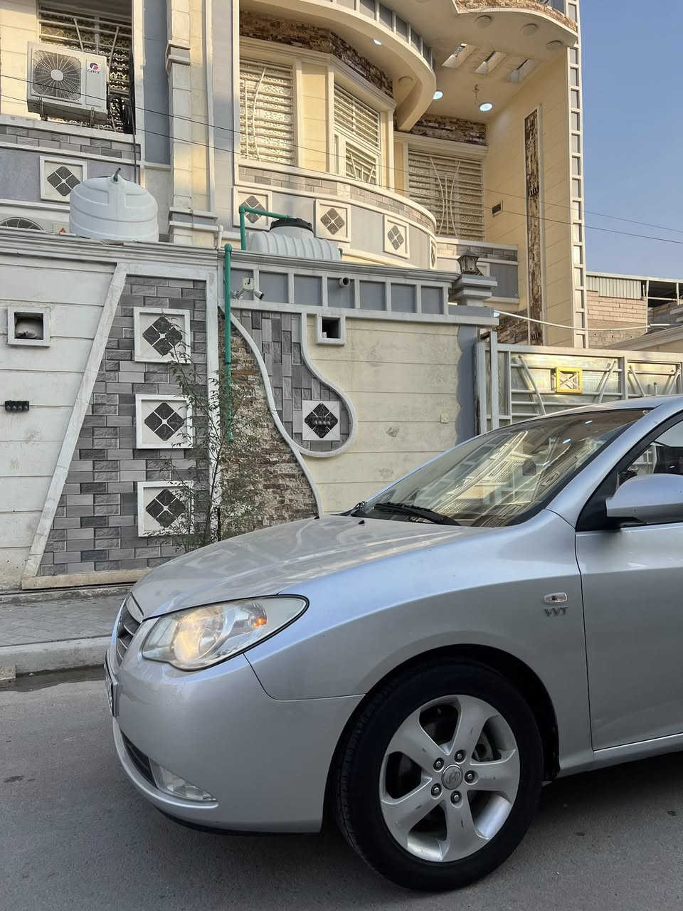 سلام عليكم للبيع ادوات ادوات دخول جديد مديل 2009كصه جنطه سياره جديده حيل وجاهزه داخل جلد حساسات تحكم ستيرن مكينه كير حداده طخم تاير كله حديد ويلكب اصلي سياره جاهزه علا آخر حبايه متومه ارقام شرط 100بل100 
مكان السيارة بصره 
السعر 45وبيها مجال قليل واني بل خدمه 
اتصال  ***********

    ***********
