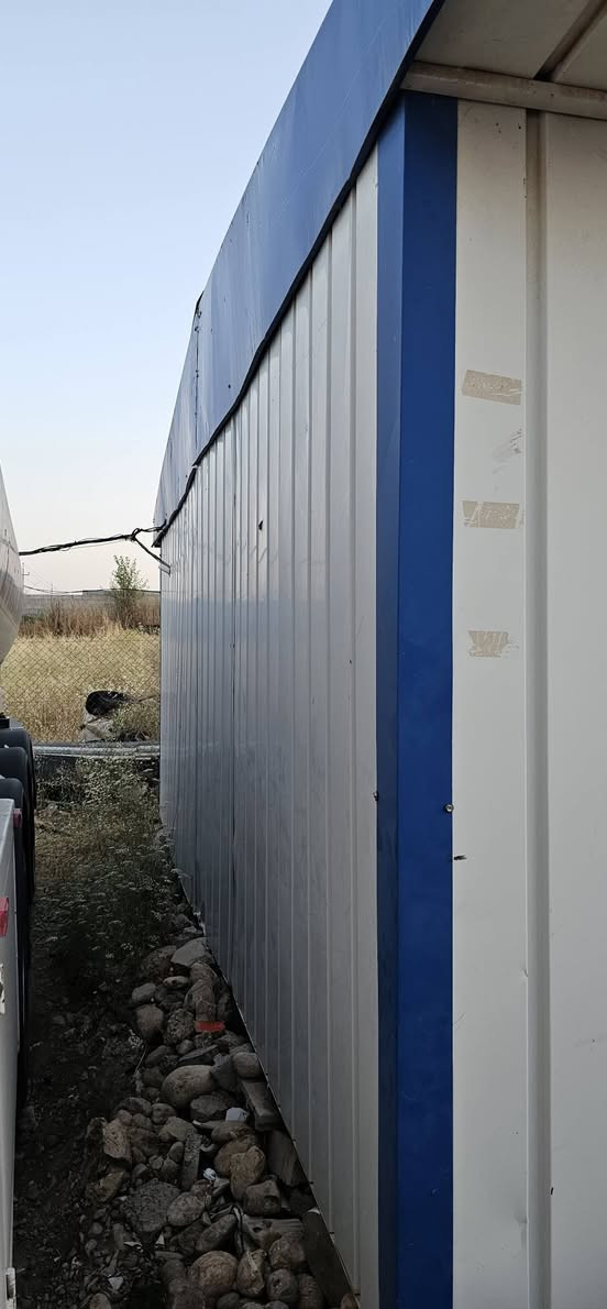 کابینە بۆفرۆشتن
درێژێ 12مەتر
پانی 6مەتر
پارچە پارچەئەکرێ بۆگواستنەوە
ناونیشان چەمچەماڵ

***********. دخان, السليمانية
