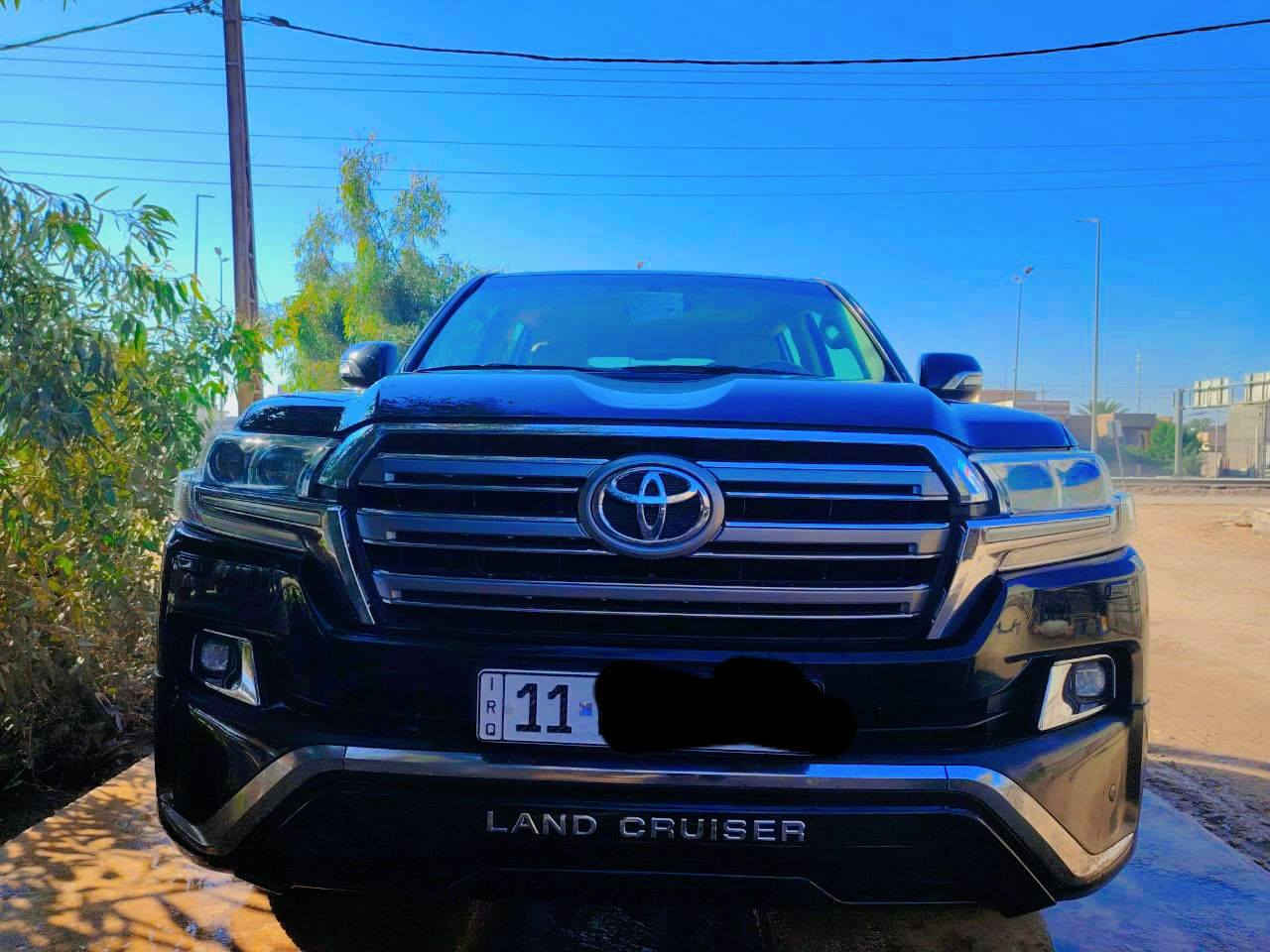 السلام عليكم 
للبيع لاندكروز Gxr بريم DVDلون اسود محرك 6 سلندر 
موديل 2017  رقم بغداد الدولي سنوية وهزة جديدة سيارة  بيها بارد قليل والسونار موضح مع الصور
العداد 160 الف قابل للزيادة
كير ومحرك وصدر مكفول
 تخم تاير جديد 
المواصفات 
1.ايرباك 8
2.كشنات جلد كهرباء
3.داخل بيجي 
4.شاشات عدد 2
5.حساسات امامية خلفية
6.لايتات زنون
7.ماوس تحكمات 
السعر 445 وبيها مجال بسيط

 للاستفسار الاتصال على الرقم  ***********
