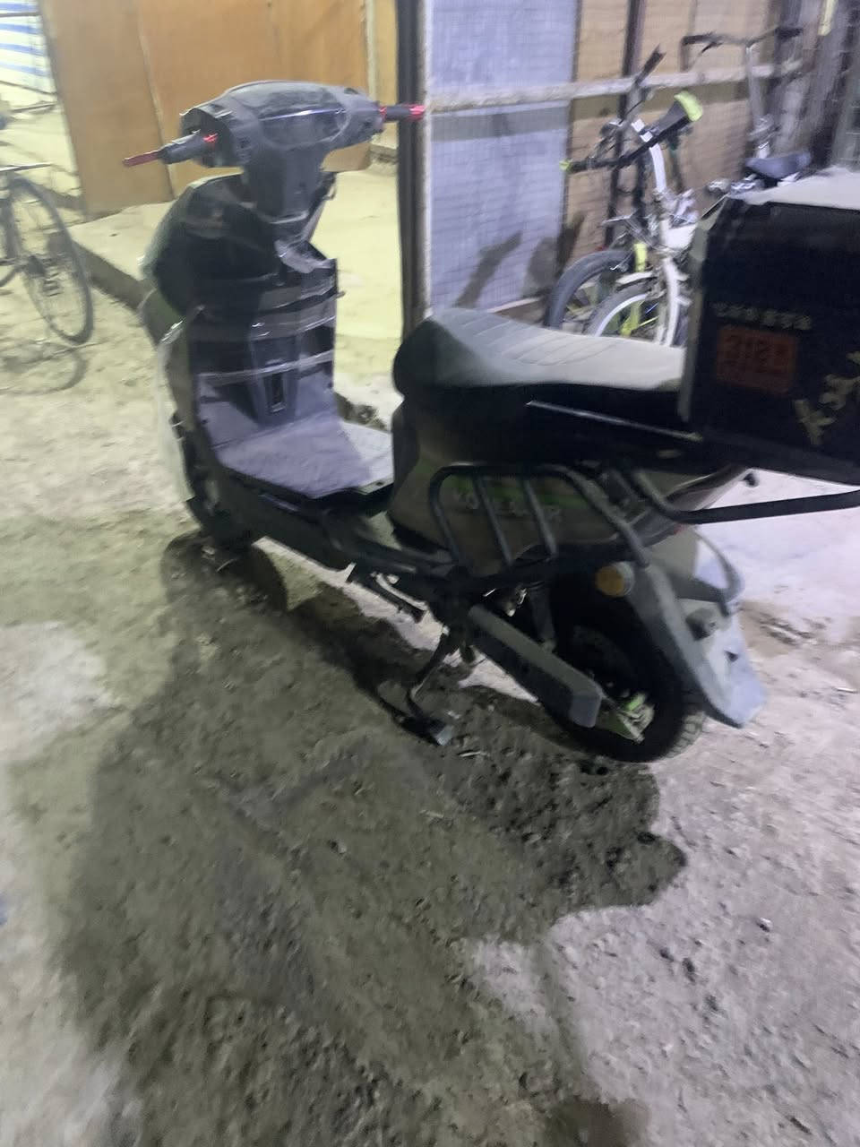 السلام عليكم دراجه شحن بس ألماشه مكسوره بطارية 8️⃣ بطاريات نضيفه ٣٠٠ وبيه مجال بغداد الدوره ***********
