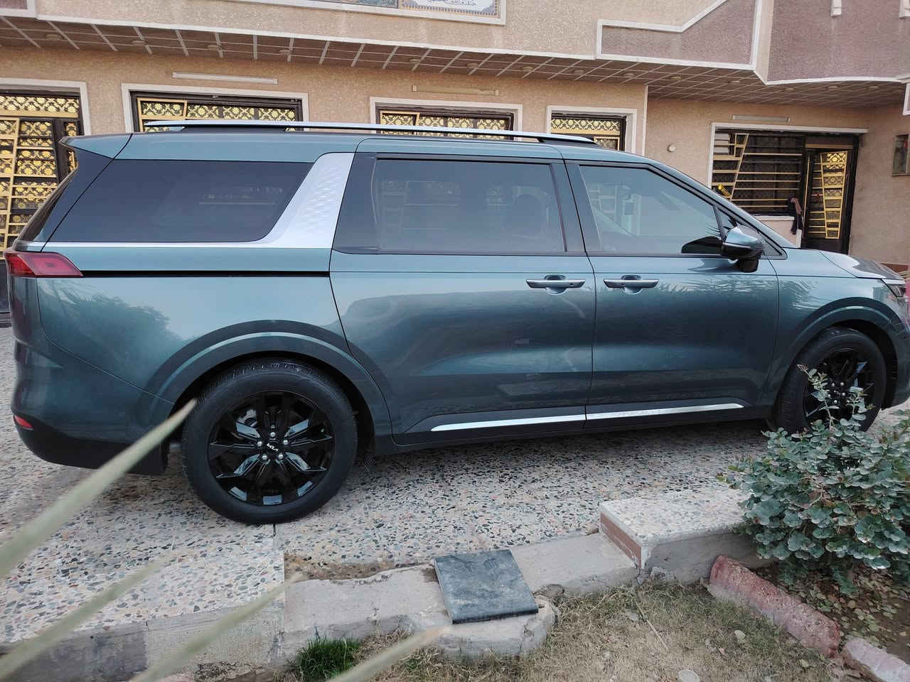 السلام عليكم كيا كرنفال موديل ٢٤ فول مواصفات للاخير ماشية ١٦الف بيهة بس بنيد صبغ فقط للاستفسار واتساب *********** مكاني بغداد السعر ٢٤٠ورقة بدون رقم سونار موجود راسلني ادزلك تفاصيلهة
