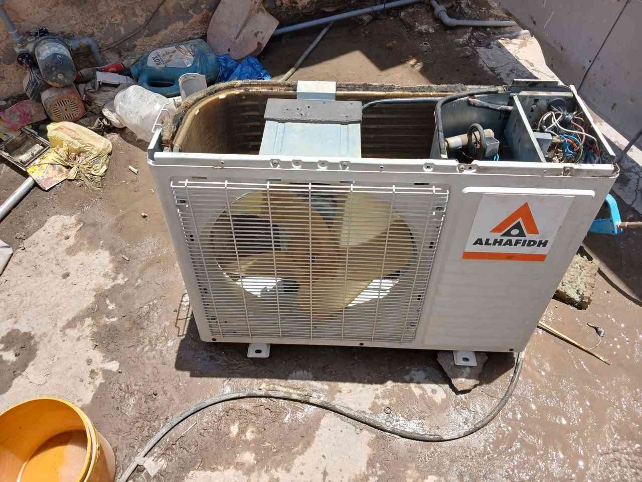 سبلت الحافظ نظيف كلش استخدام موسم تقريبا طنين وربع كامل غاز بواري وريمونت ضمان ١٥ يوم فحص
السعر ٤٠٠ مع التنصيب 
خدمات ابو رهف لبيع وشراء السبالت والمكيفات العاطلة والمستعملة وصيانة جميع انواع السبالت توجد قطع داخلية وخارجية ٢طن و٣ طن شرط الشغل والضمان مكاني بابل شارع٨٠ قرب القرية مول 
***********
سبلت الحافظ نظيف كلش استخدام موسم تقريبا طنين وربع كامل غاز بواري وريمونت ضمان ١٥ يوم فحص
