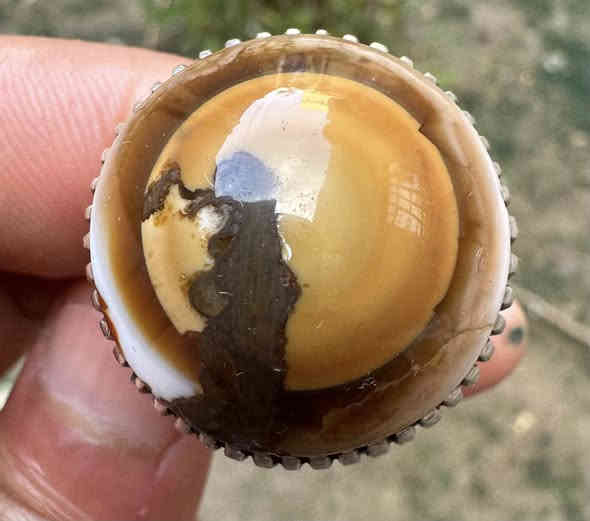 يالله اللهم صلي على محمد وال محمد السلام عليكم شباب خاتم جزع كبه نادر كلش مصور توصير واضح الخاتم درجه اولة من نوادر. صياغه ثقيله صياغه الشمري الخاتم خشن وراهي وجبير فد شي جميل كلش. قياس الخاتم 24 السعر والتفصيل اكثر خاص او على وات ساب رقم وات ساب(‭0776 592 8747‬) يوجد توصيل ال جميع محافظات العراق اخوكم حسن عدنان🫡
