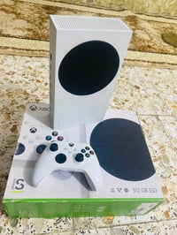 إكس بوكس سيرس اس ذاكره 512  ويا يده مالته الاصليه  وكارتونته جهاز نضيف...