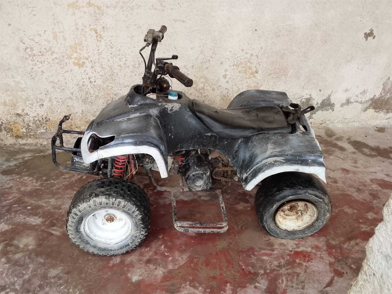 السلام عليكم دراجة رباعية يرادلهة ترتيب الدراجة شغالة نكرة سلف مكينة حلوة بيها بس التاير يرادلة جوب الورة بس كفر كامل ول استيرن اسوي طاك من المشاة يرادلة لحيم الدراجة اوتماتيك مو كثير السعر 125 وبيه مجال للطيبين المكان بغداد حي اور سبع قصور الاستفسار عالرقم ***********
