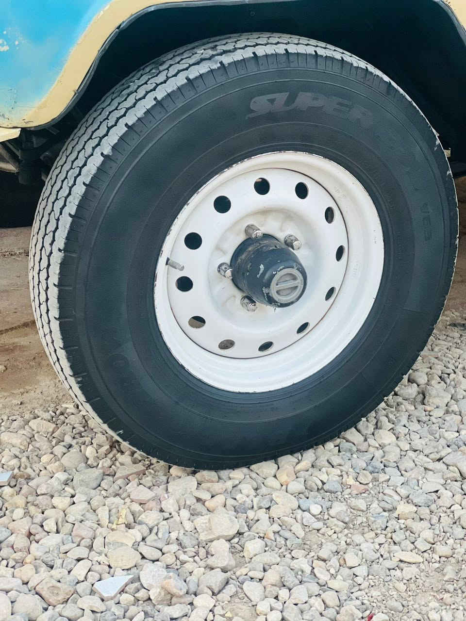 السلام عليكم تايرات بيع 750 جديد هاذا رقم ‏‪***********‬‏توصل وياه
