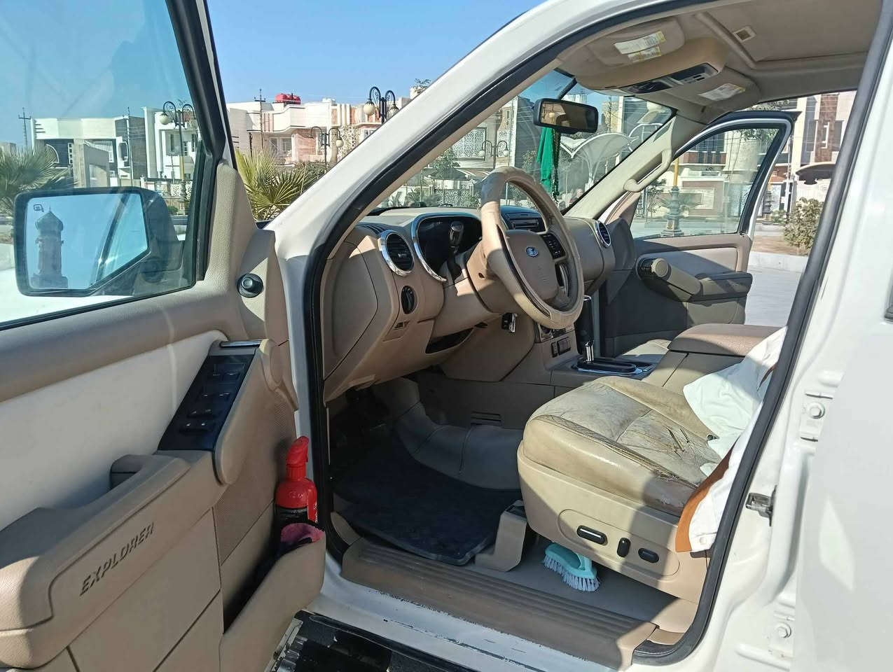 فورد اكسبلور موديل عشره لبيع السعر 120 وبيه مجال ***********
