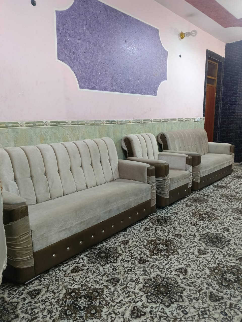 تخم تركي عشر مقاعد مستعمل نضيف السعر 300 ألف العنوان العزيزيه منطقة باب الحاره *********** يوجد واتساب وماسنجر وتوصيل بل الاجره
